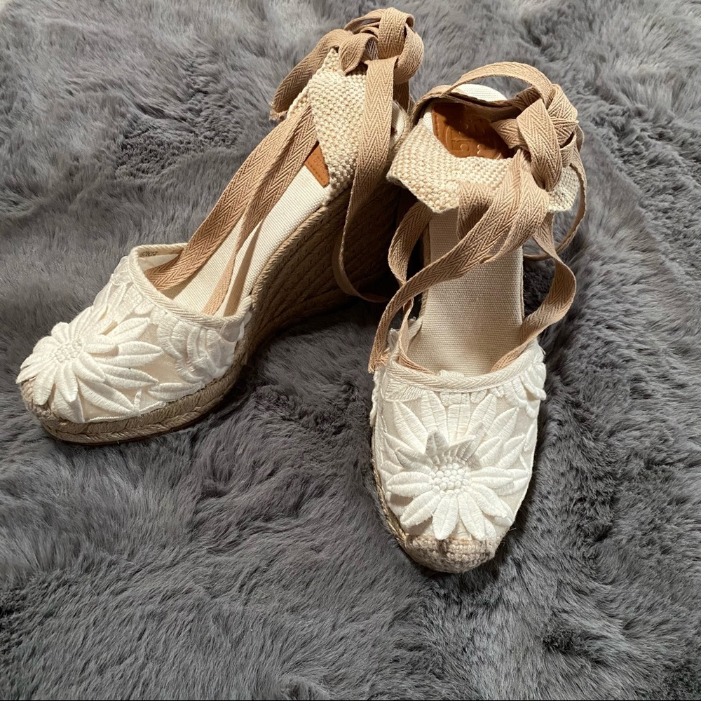 Tory Burch Emile Wedge Espadrille in ivory size 6